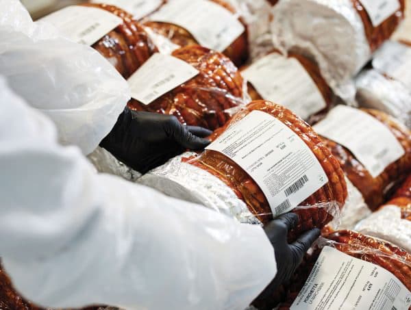 Tranci di porchetta confezionati sottovuoto ed etichettati